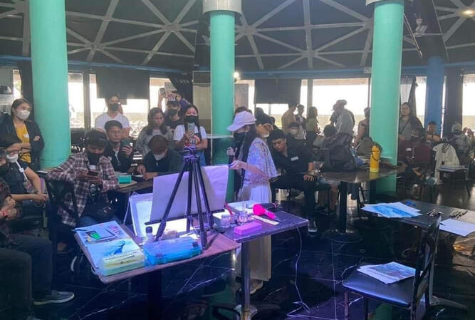 Teaching art to crowd